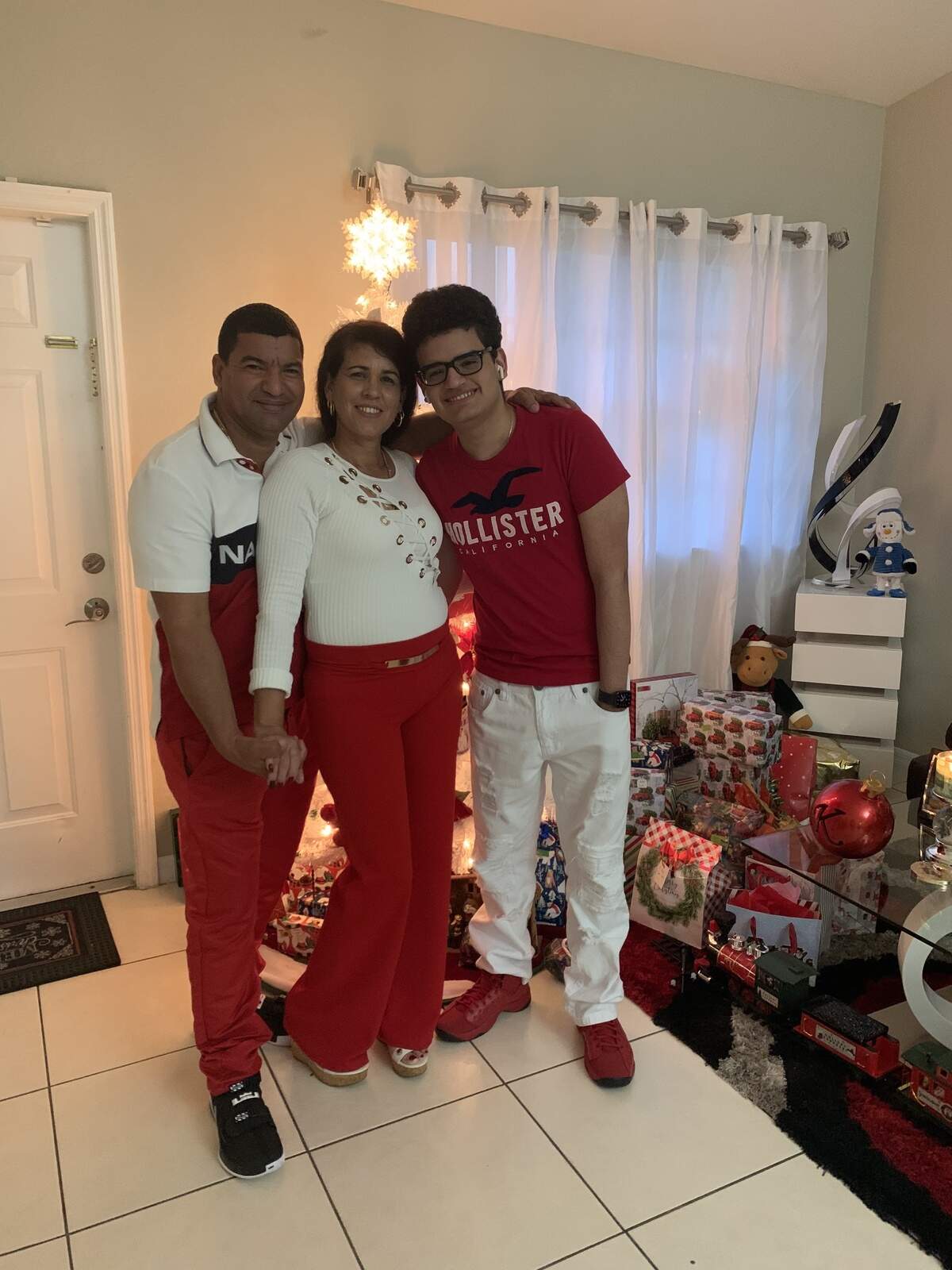 Yoel Rodriguez Naranjo (left), Yaraisi Santiso Morejon (center) and their son